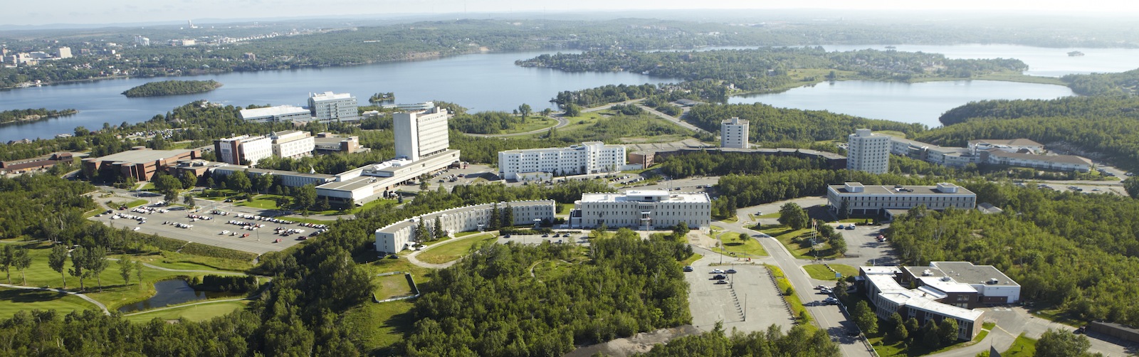 Une vue aérienne du campus de l'Université Laurentienne