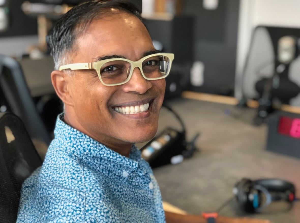 Charles Ramcharan souriante