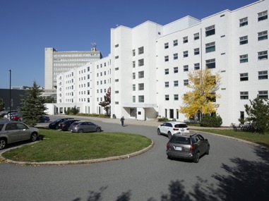 Le bâtiment de la Résidence Ouest de l'Université Laurentienne.