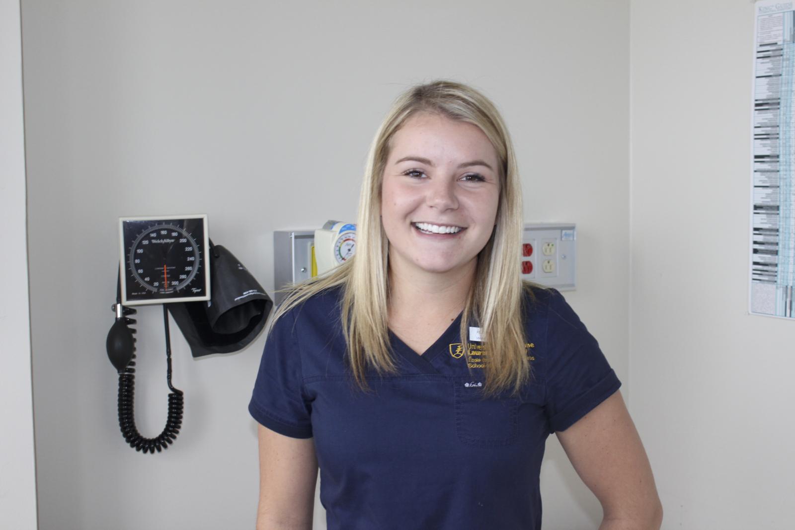 Alexie-Lanteigne,-diplômée-en-sciences-infirmières-(2021),-entreprendra-cet-automne-sa-première-année-à-l’École-de-médecine-de-l’EMNO.