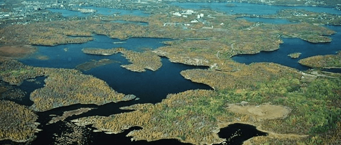 Vue aérienne des lacs de Sudbury