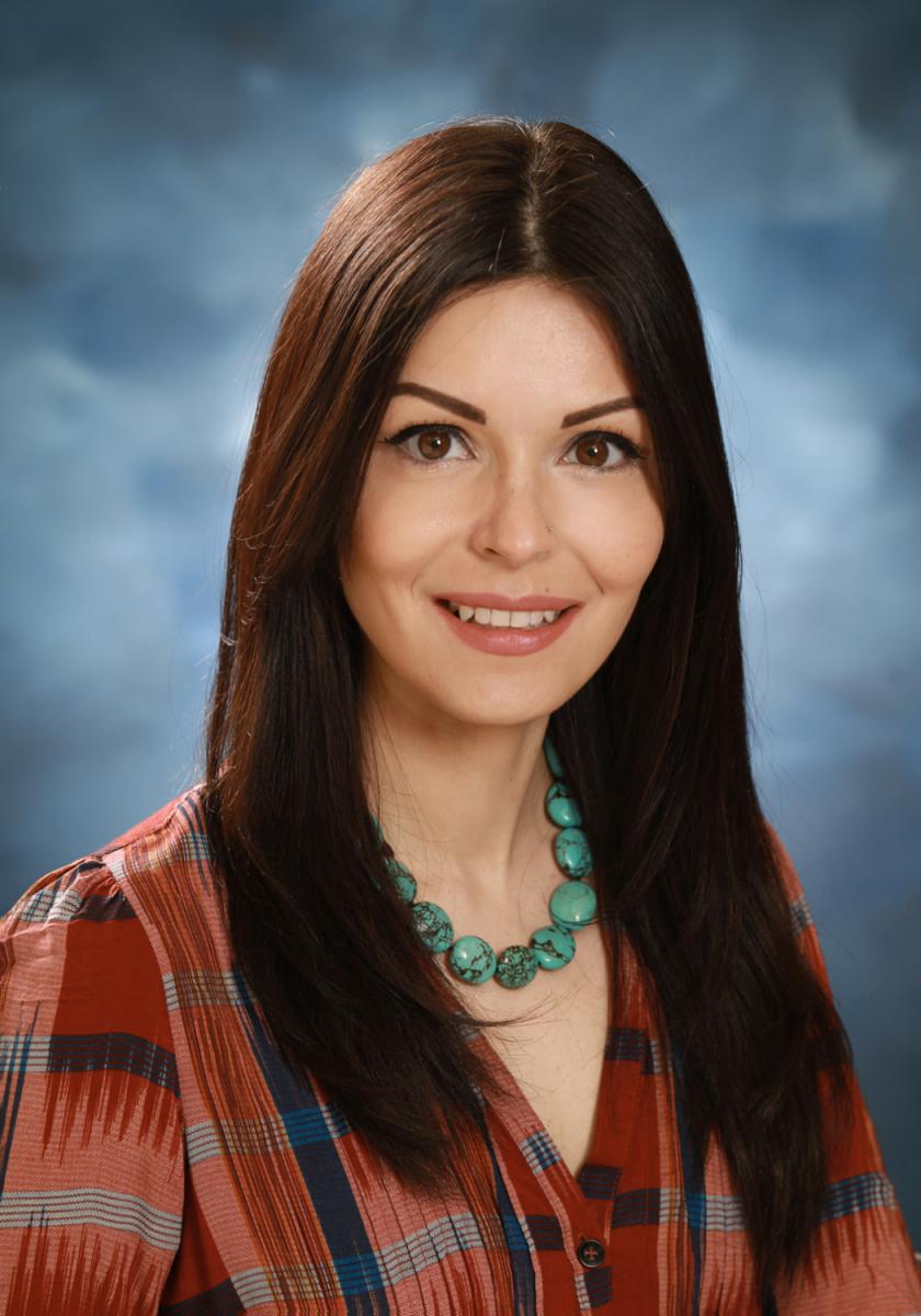 Headshot du Dr. Celeste Pedri-Spade souriant