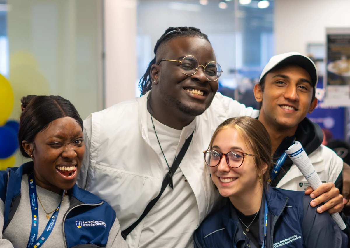 Quatre agents de recrutement de l'Université Laurentienne réunis à la FOU