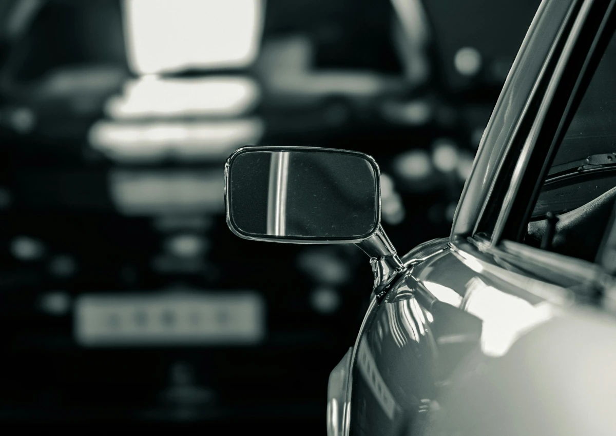 Vehicle side door mirror