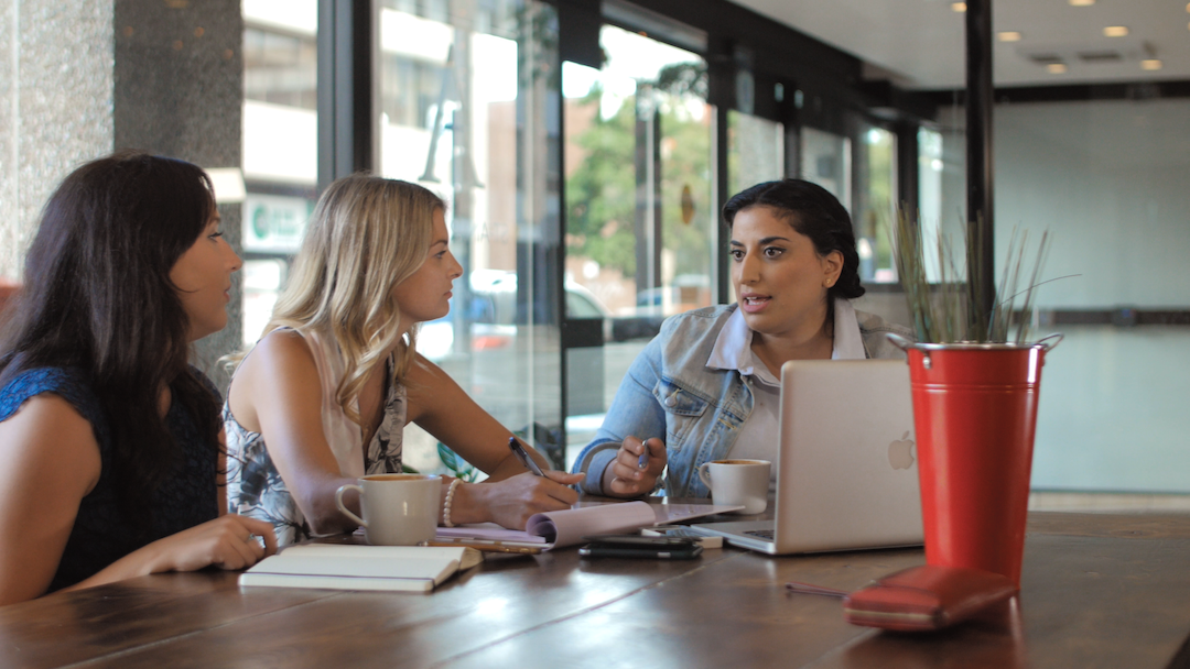 Considérez les sciences du cerveau et du comportement.
