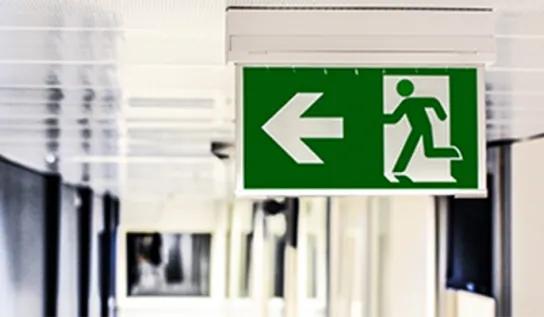 Panneau indiquant une issue de secours