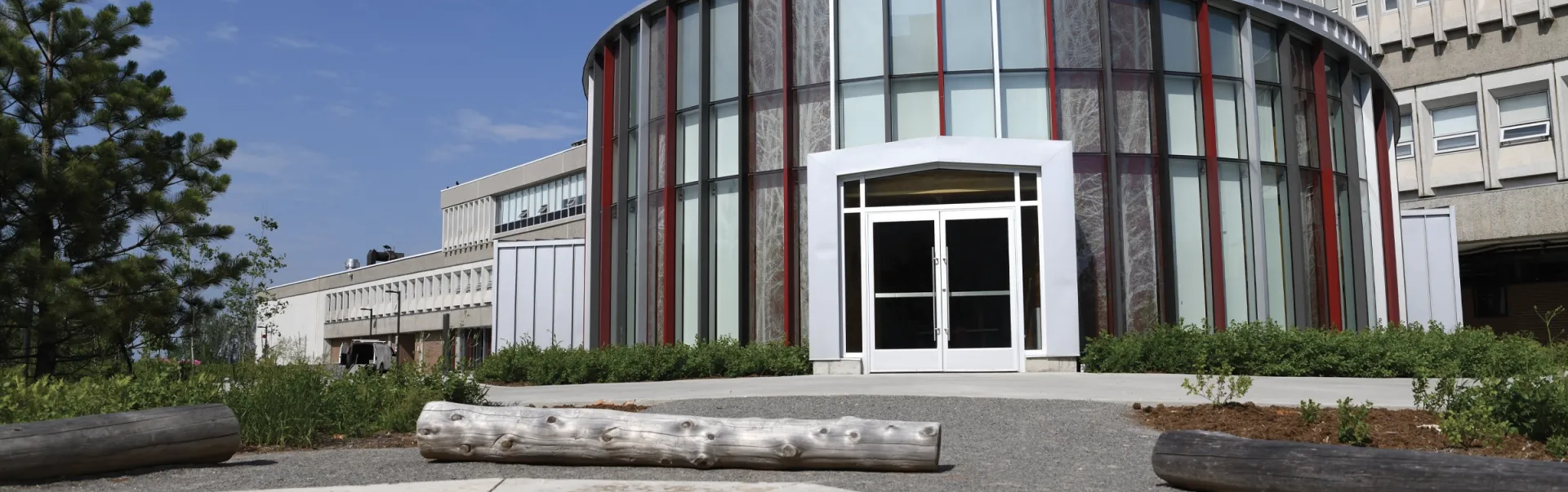 The entrance to the Indigenous Sharing and Learning Centre Round Room from outdoors.