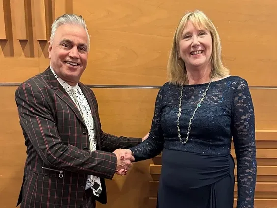 Dr. Wells (president LU) with Stan Bharti, shaking hands