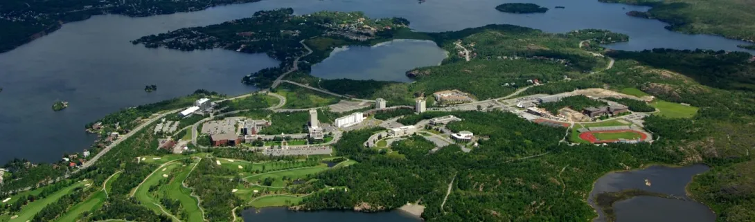 Une vue aérienne du campus de l'Université Laurentienne.